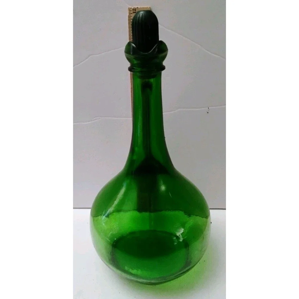 Vintage 1976 Wine World Green Glass Decanter Bottle 1.5L With Handle Stopper